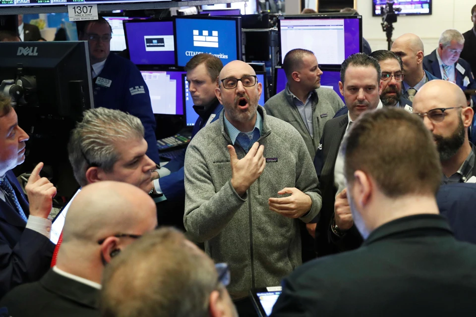 В понедельник биржи в США и Европе закрылись в огромном минусе – от 6 до 10%