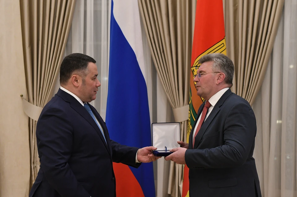 Губернатор Игорь Руденя поблагодарил Андрея Белоцерковского за работу Фото: ПТО