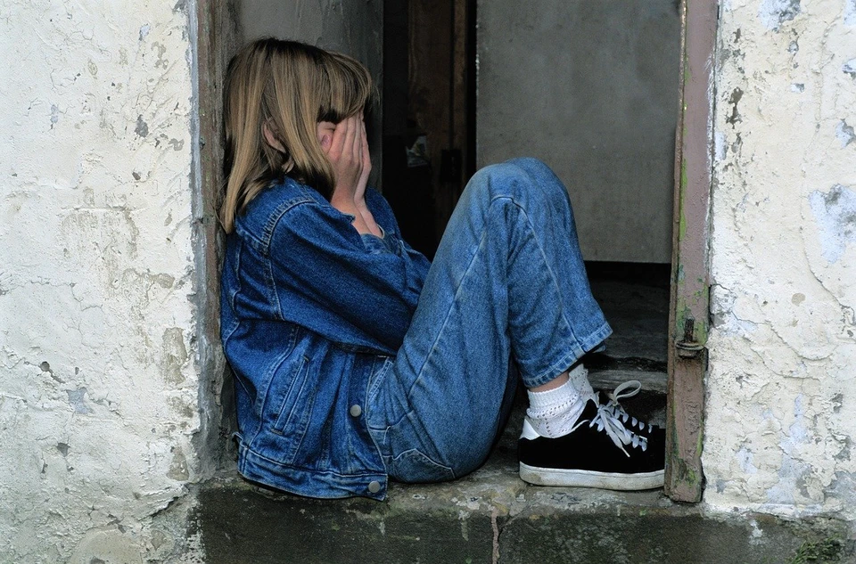 Помогать ребенку в трудной ситуации должны и учителя, и родители. Фото: pixabay.com