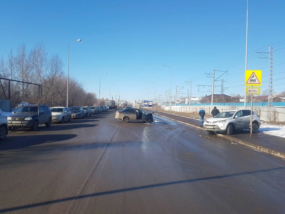 Сотрудники ГИБДД устанавливают все детали случившегося