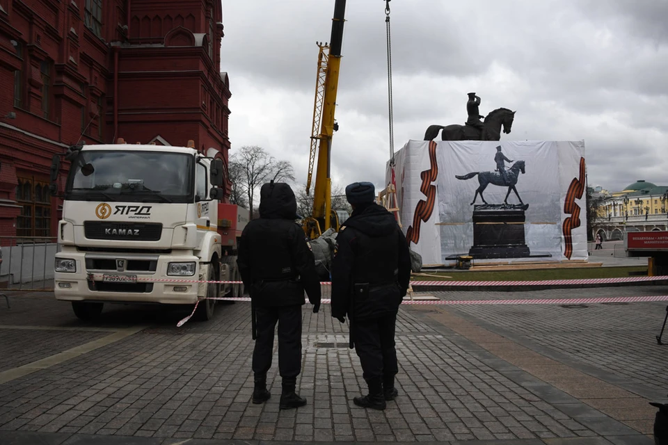 Еще в 2014 году были разговоры, что новый памятник Георгию Жукову могут установить на Манежной площади в Москве.