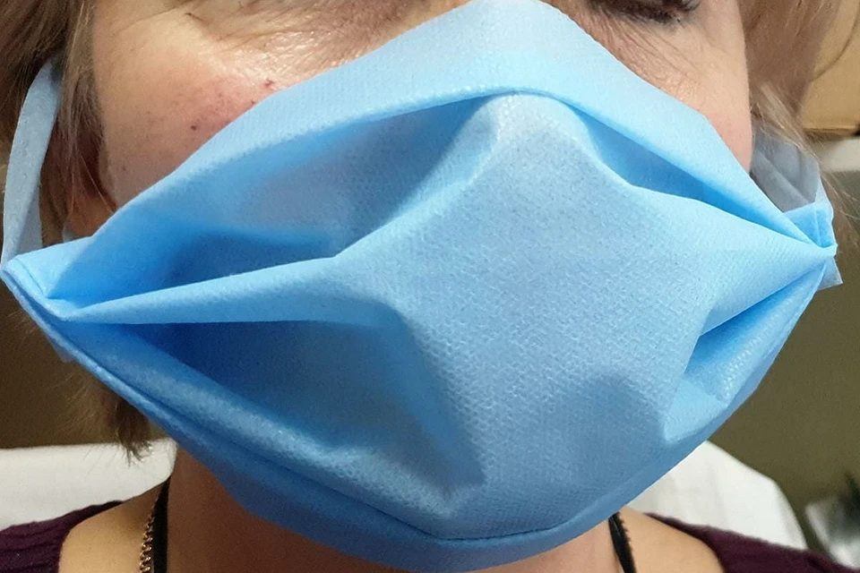 Такие маски предлагают посетителям одной из новосибирских клиник. Фото: Читатель КП