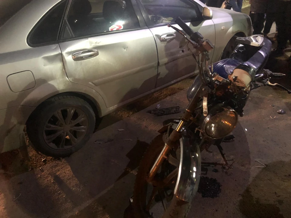 17-летний парень на мотоцикле врезался в две иномарки в Орле. Фото Госавтоинспекции Орловской области