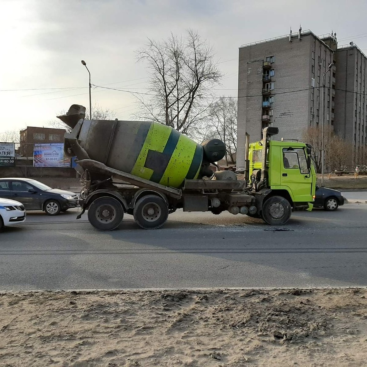 В Череповце бетономешалка смяла Матиз - KP.RU