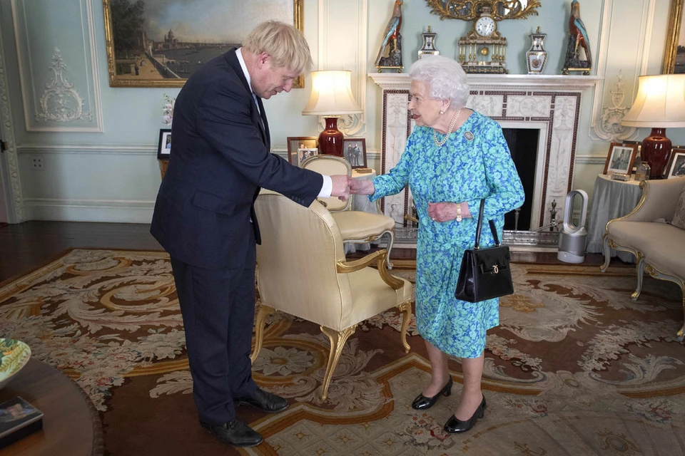 Мог ли Борис Джонсон заразить королеву Елизавету коронавирусом?