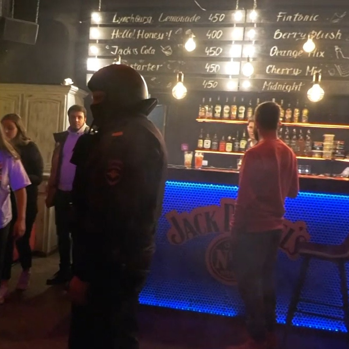 В Рязани полиция закрыла ночной клуб Iron Bee Bar - KP.RU