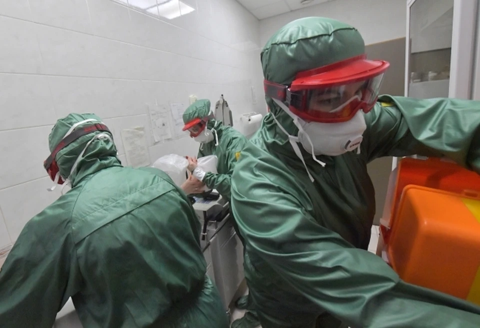 В Коми начали распределять медицинские маски и защитные костюмы