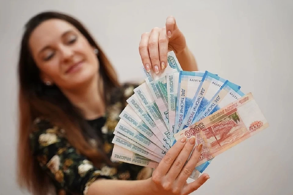 Платить налог будут те, чей доход от процентов по вкладам составляет больше 60 тысяч рублей в год.
