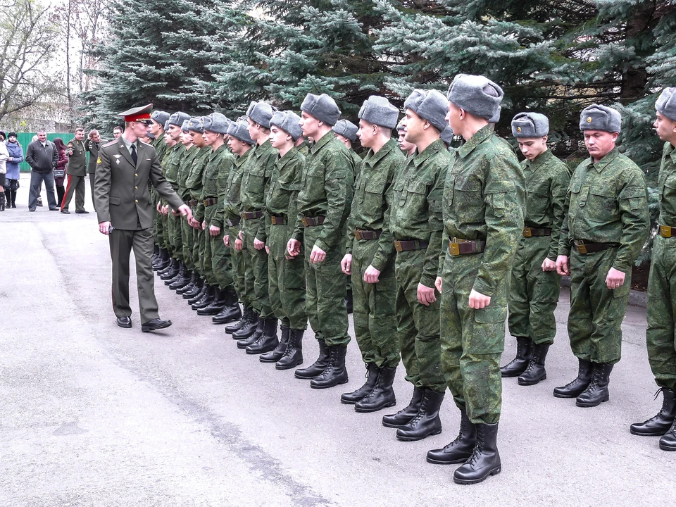Форма новобранца. Психологический отбор военнослужащих. Российские военнослужащие. Флаг вневедомственной охраны. Весенний призыв в ленобласти.