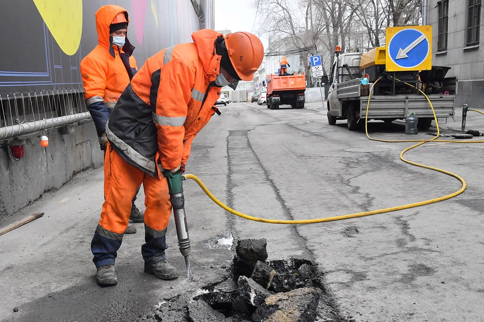 Ремонт дорожного покрытия в Москве в дни режима самоизоляции.