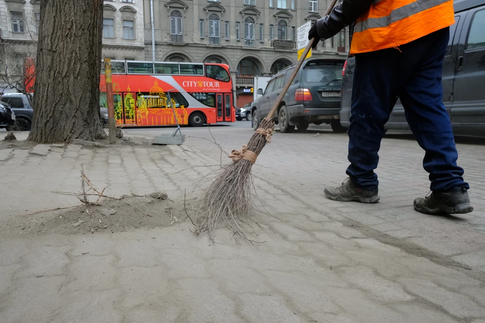 Работники ЖКХ спели про свой труд и коронавирус.