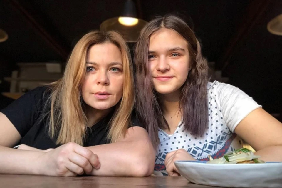 Сейчас дочь Ирины Пеговой и Дмитрия Орлова гостит у бабушки в Выксе.а