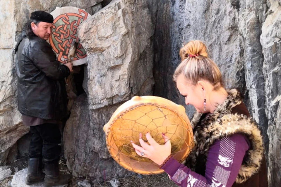 Алтайские шаманы проводят ритуал/Елена Игнатенко.