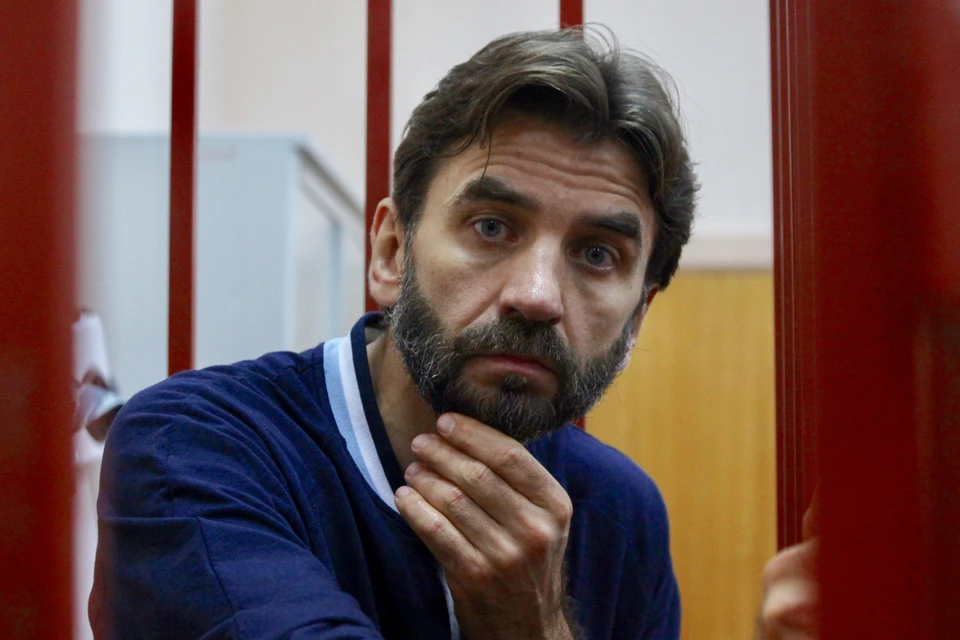 В 2019 году Михаила Абызова обвинили в создании преступного сообщества и мошенничестве