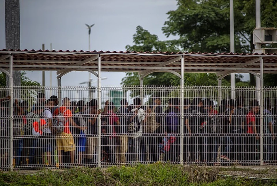 234 депортированных гватемальца находятся на карантине в спортивном центре недалеко от аэропорта