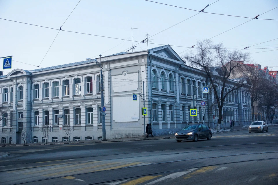 До Великой отечественной войны в здании на улице Фрунзе 138 была Вторая мужская гимназия, а сейчас здесь институт культуры