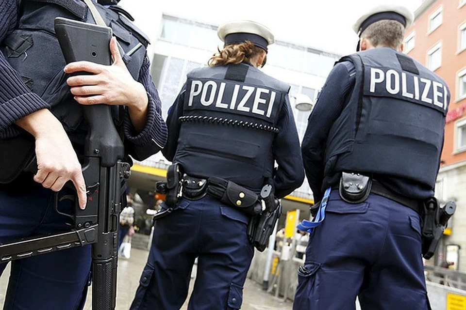 В Германии банда напала с ножами на прохожих