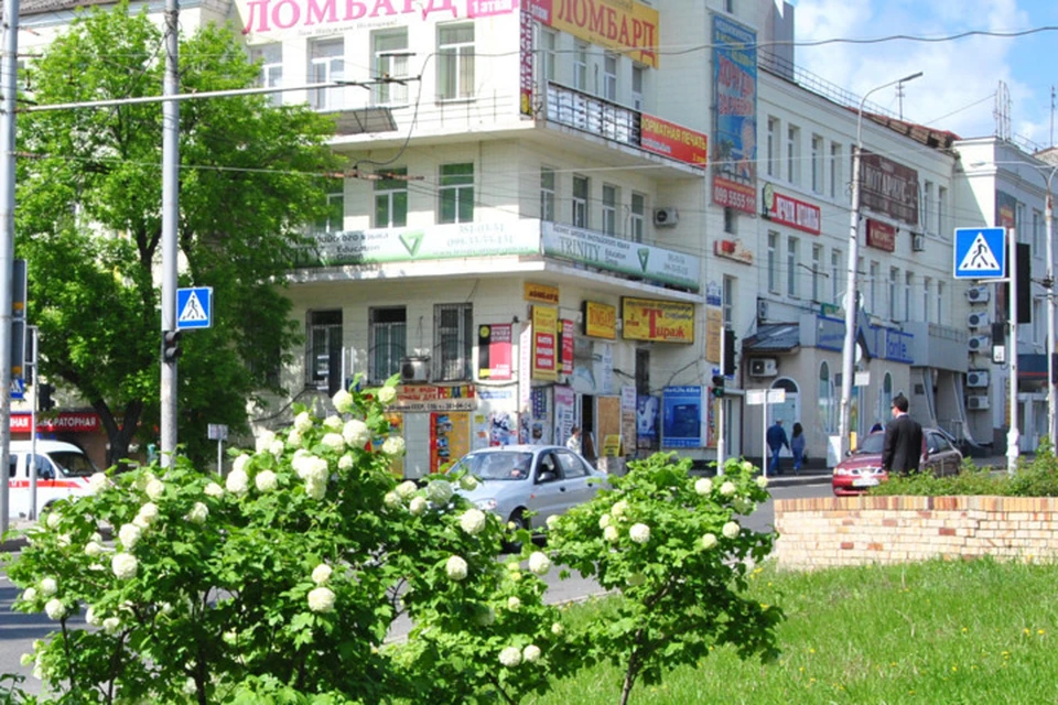 В Донецке пенсионеры пользуются услугами «фирм по обналичке», чтобы снять деньги с карточек «Ощадбанка»