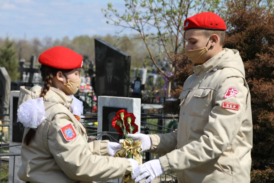Юнармейцы почтили память ветеранов. Фото: пресс-служба ЦВО