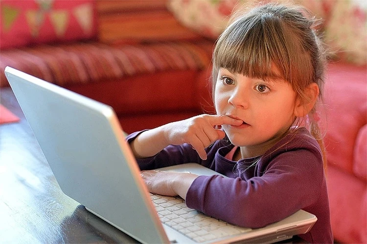 В Сыктывкаре для детей из малоимущих семей собирают деньги на компьютеры