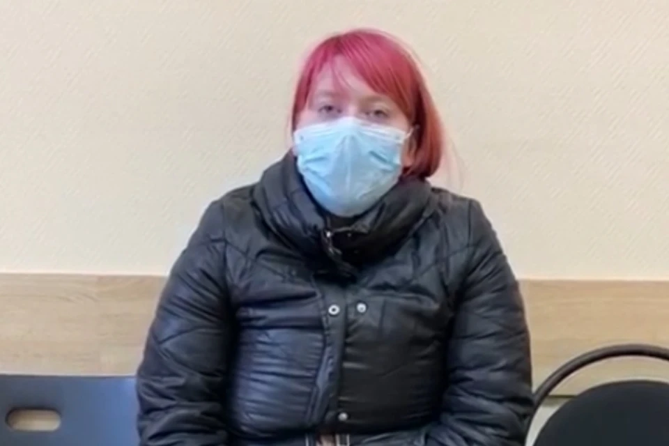Полиция Петербурга нашла вандалку, потушившую Вечный огонь на Марсовом поле. Фото: ГУ МВД России по Петербургу и Ленобласти.