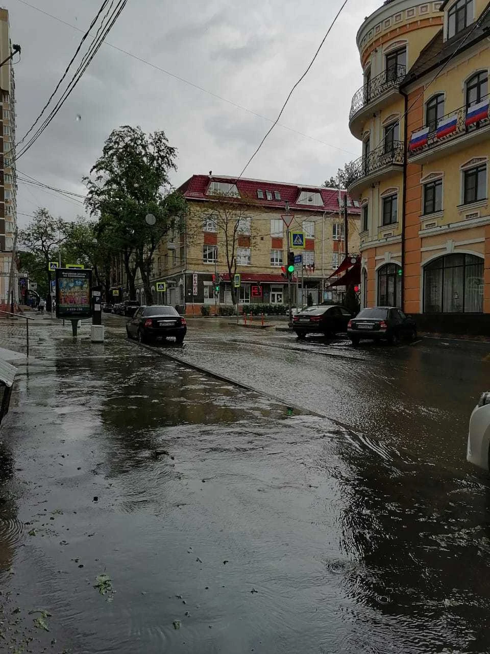 Во время концерта для одного ветерана пошел ливень с градом