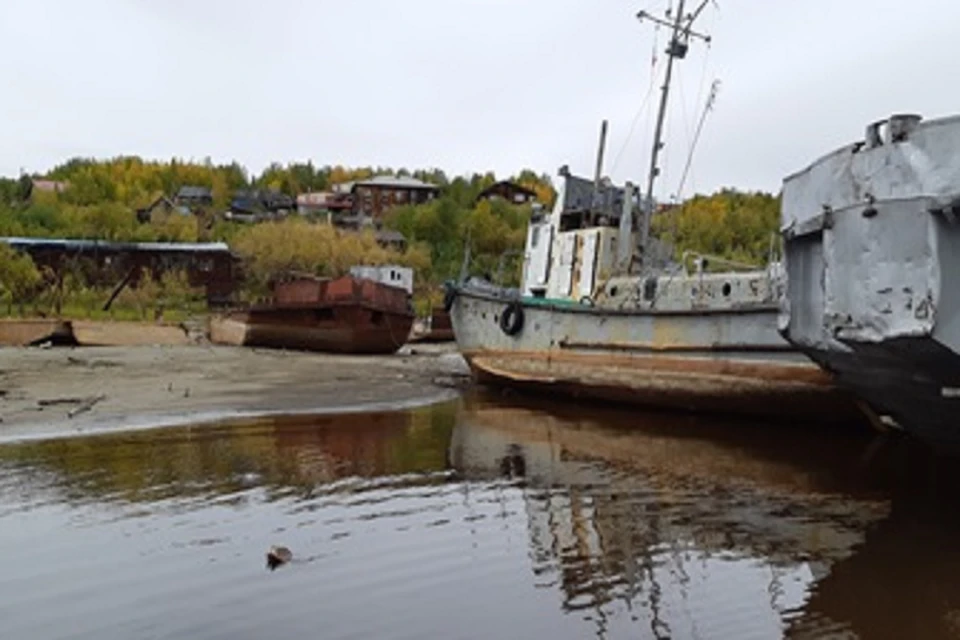 В Лабытнанги разыскивают владельцев брошенных судов Фото: lbt.yanao.ru