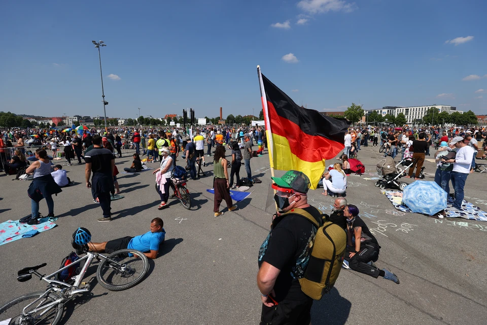 Жители Германии устроили акции протеста против карантина по коронавирусу