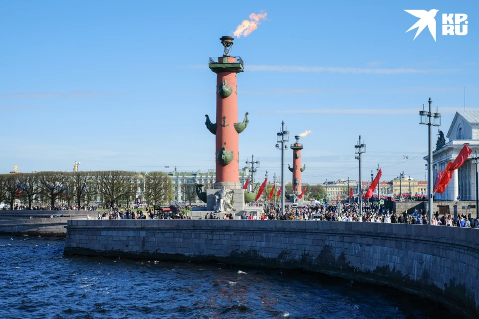 В честь Дня города зажгут Ростральные колонны.