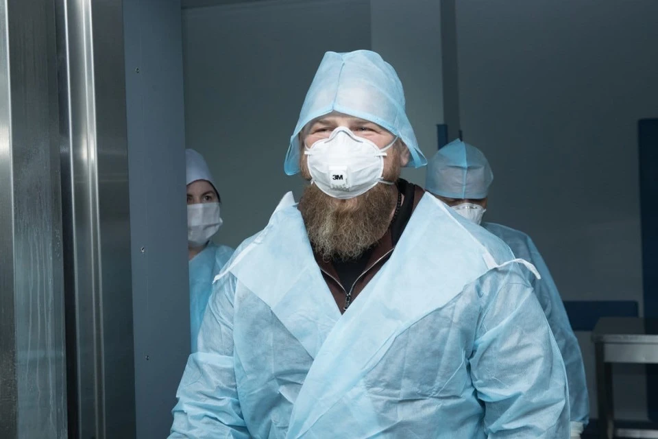 Рамзан Кадыров часто посещал медперсонал больниц с больными коронавирусом. Фото: пресс-служба главы Чечни