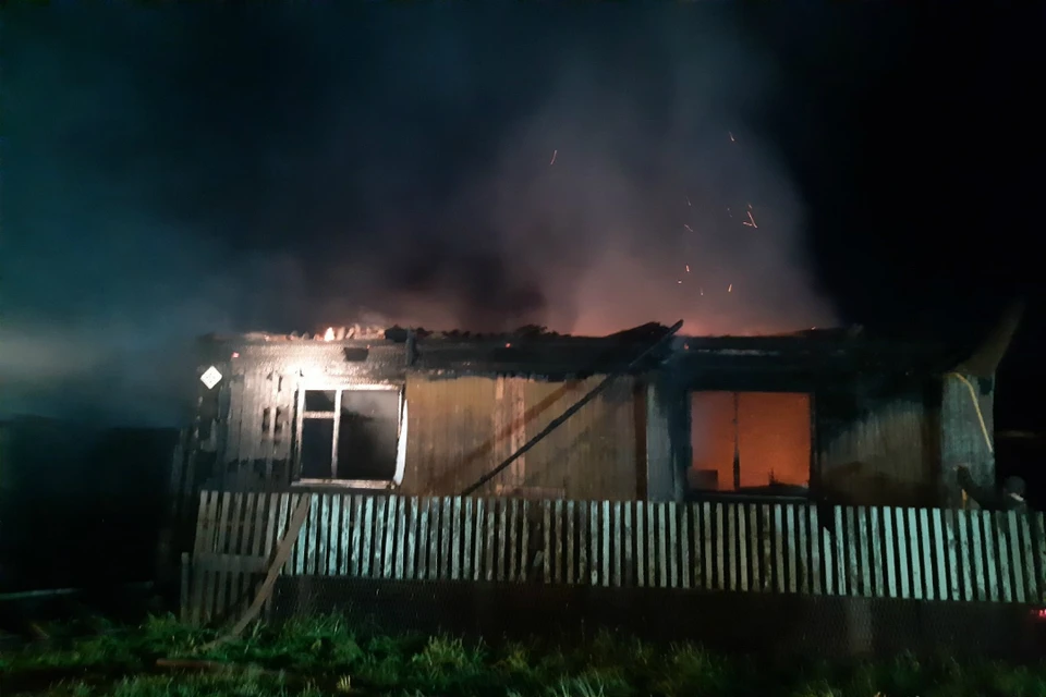 Загорелся частный жилой дом на улице Парковой. Фото: 43.mchs.gov.ru