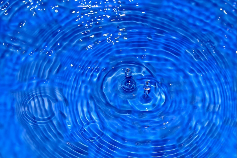 Ответ на то, какую воду пить - лучше всего артезианскую. Фото: pixabay.ru