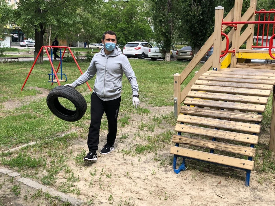 Во время субботника порядок навели на городских улицах. Фото: мэрия Ростова-на-Дону.