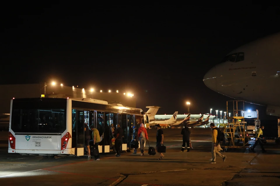 В Красноярск прибыл вывозной рейс из Душанбе.