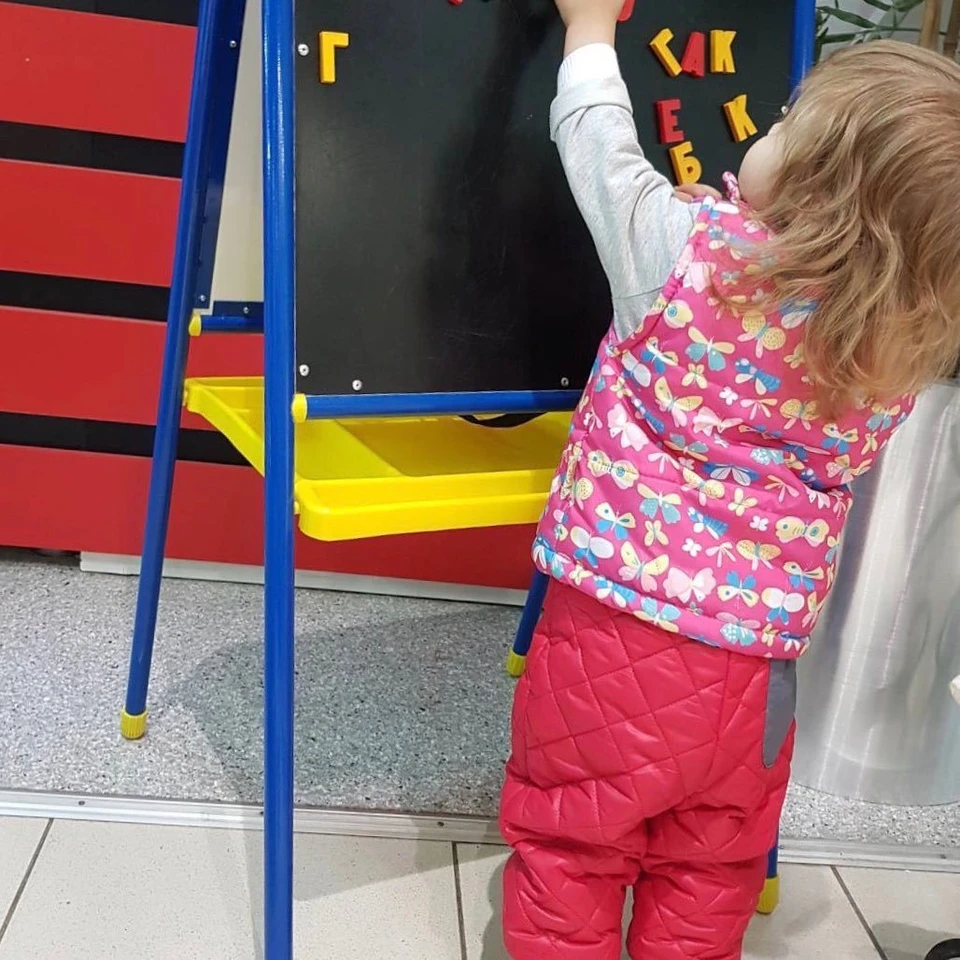 Оксана Фадина лишь однажды показала свою дочку. И то - лишь со спины.