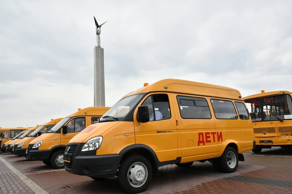 35 автомобилей перешли в автопарк 33 школ ФОТО: Правительство Самарской области