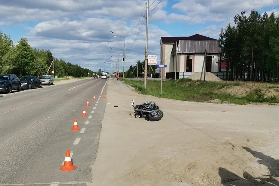 Мотоциклист в Югре врезался в автомобиль. Фото ГИБДД по ХМАО.