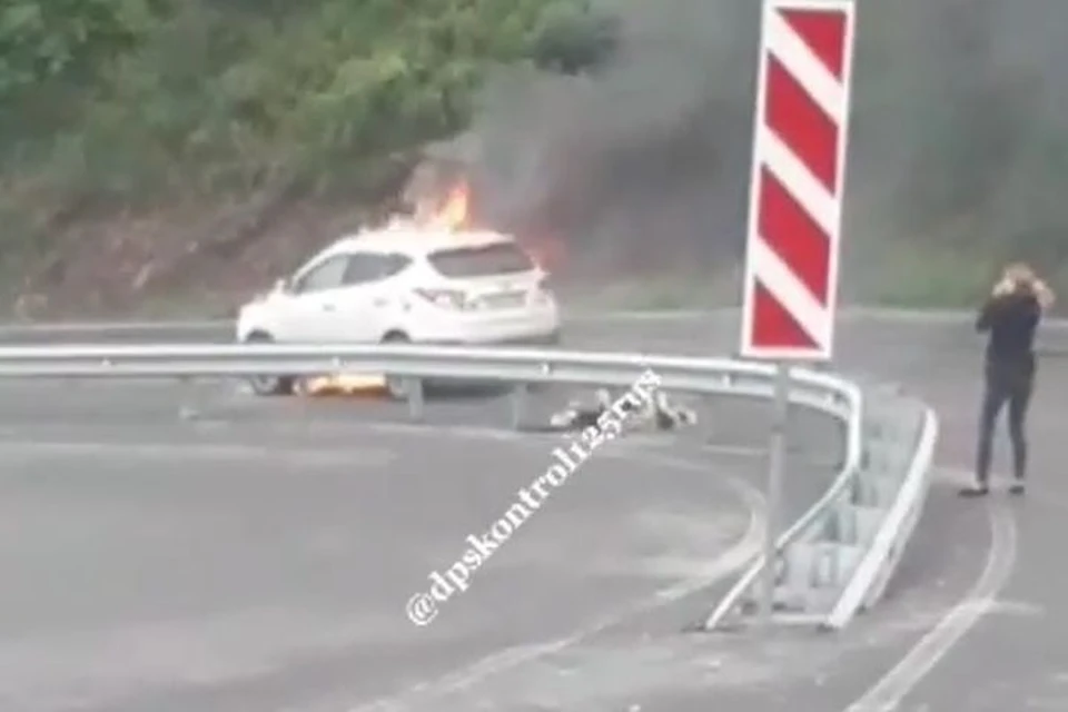 Кроссовер загорелся прямо во время движения