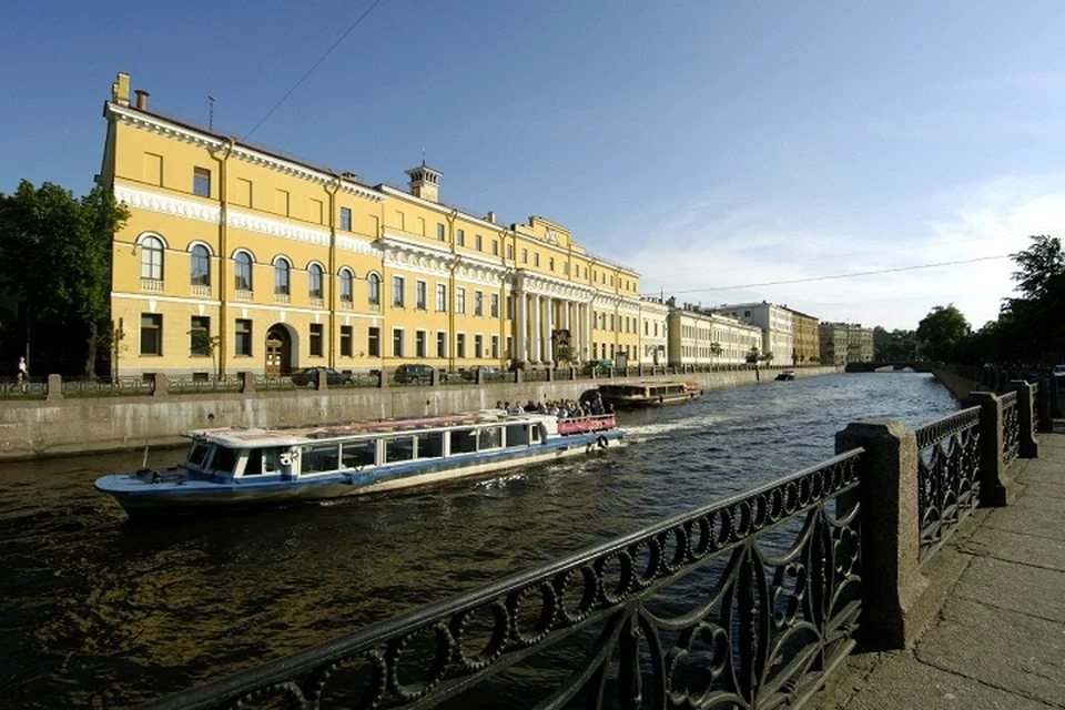 Yusupov Palace Where it is located: Admiralty The nearest metro station: "Garden