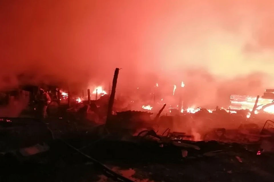 Появилось видео страшного пожара в Иркутской области, в котором погибли отец и четверо детей.