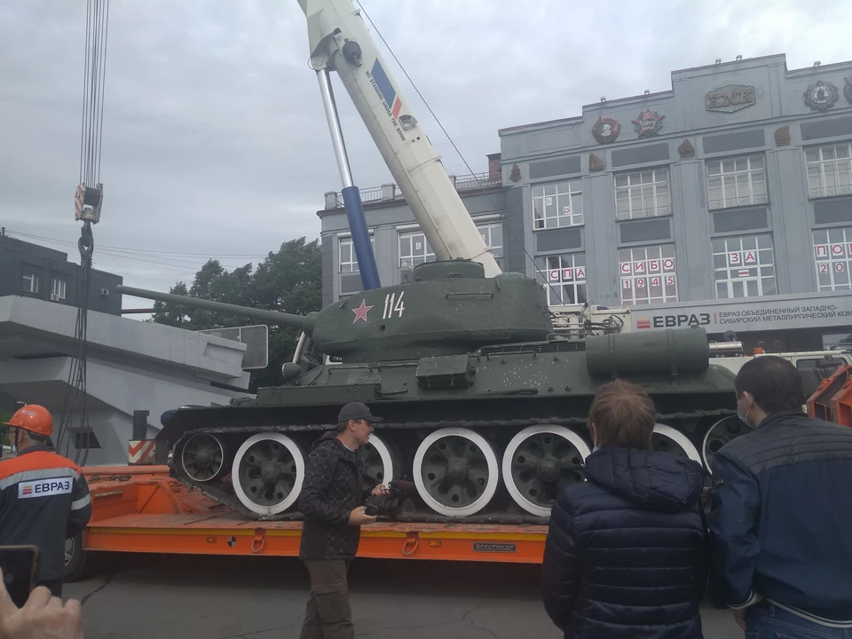 У снятого в Новокузнецке танка Т-34 завели мотор