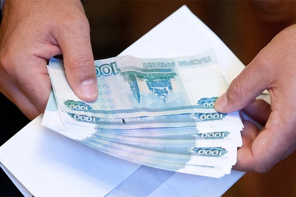 Экономист сказал, кому выгодна почасовая оплата труда