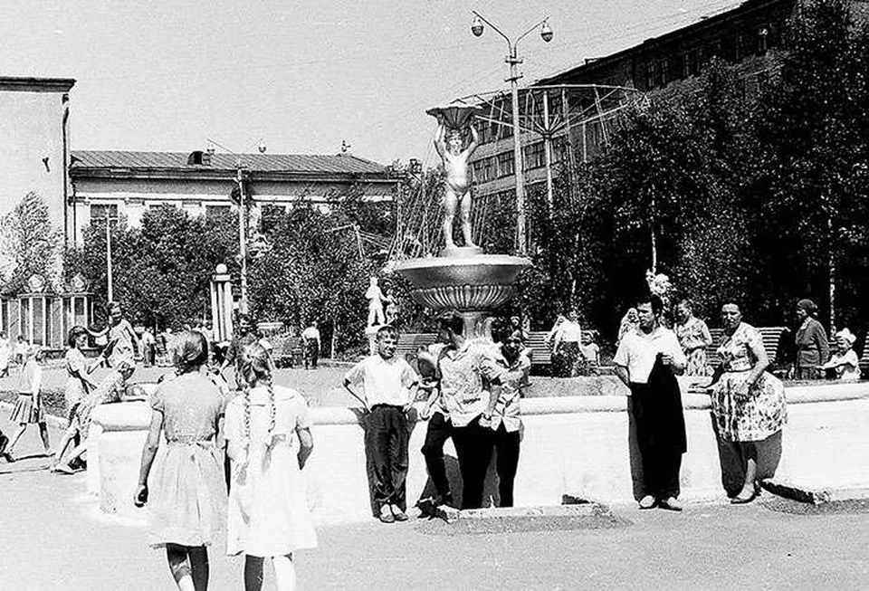 Прогулки под парусом, окрошка на Воложке и волейбол: как ижевчане проводили лето Фото: группа Вконтакте «Как жил Ижевск»