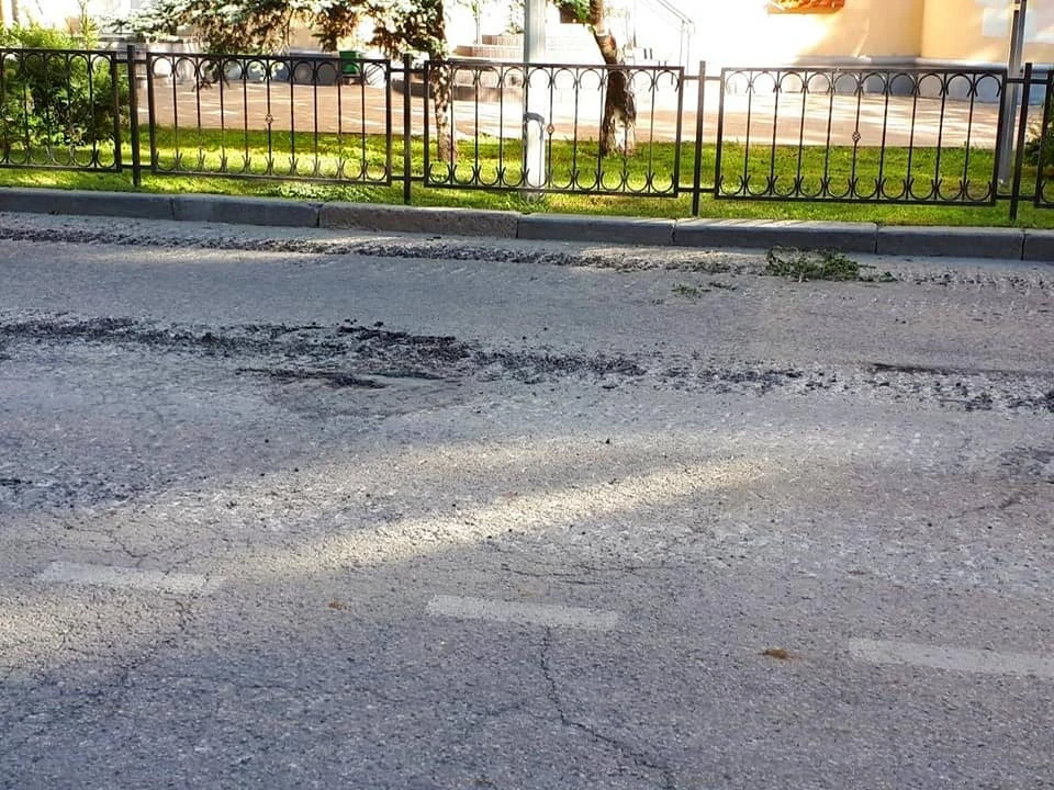 Асфальт на Мира придется в очередной раз восстанавливать. Фото: Сергей Мазанов