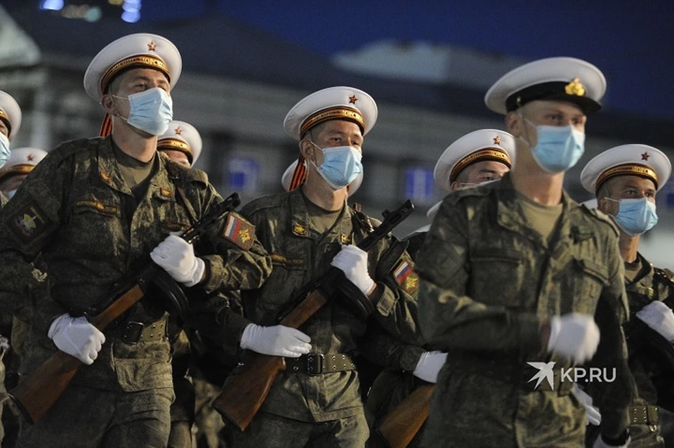 Ранее администрация Екатеринбурга сообщила, что парад Победы пройдет без участия ветеранов — для них будет организована онлайн-трансляция.