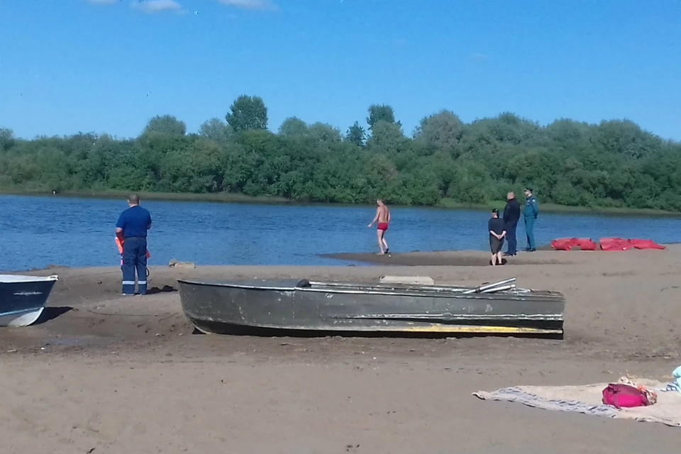 В течении суток спасатели искали тело ребенка. Фото: vk.com/kirov_blacklist