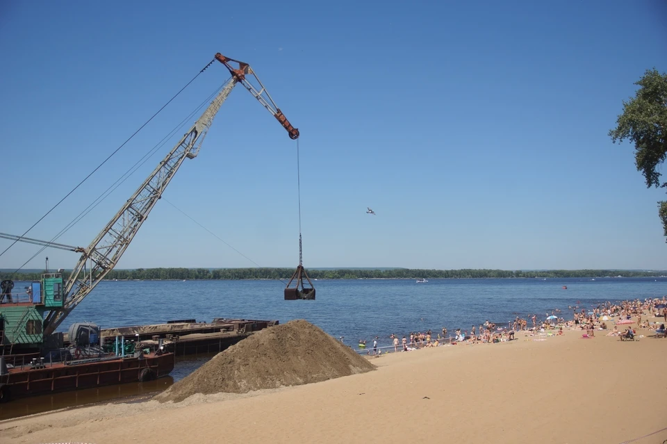 В Самару на пляж начали везти песок