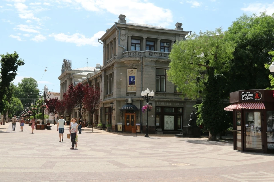 В Крыму с 1 июля открываются кинотеатры, театры и детские лагеря при условии соблюдения всех мер безопасности.