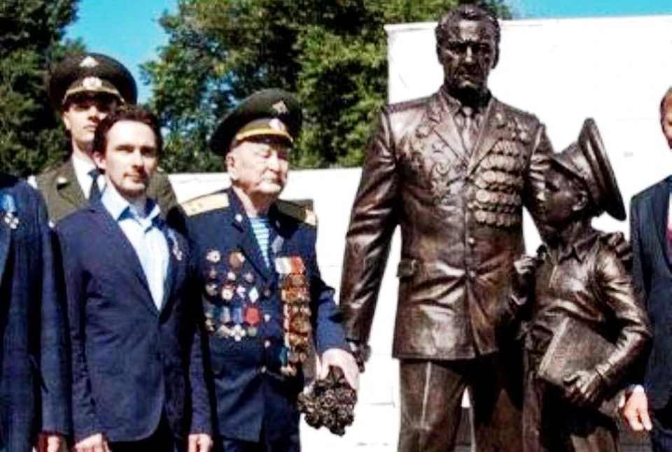 Инициатор создания памятника - ветеран Великой Отечественной войны Анатолий Павлович Щербаков