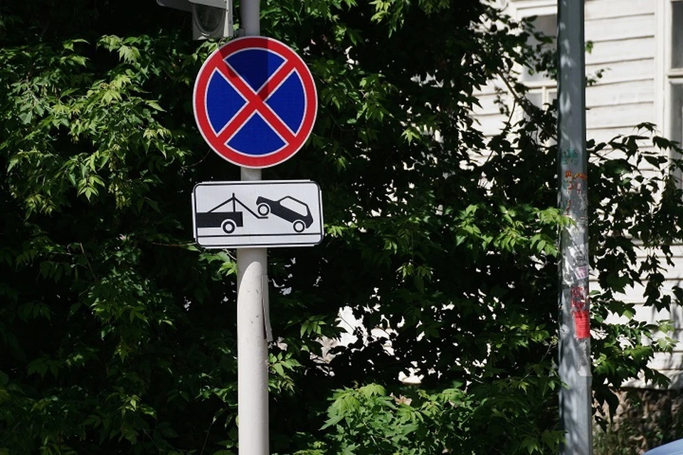 Еще на четырех улицах Екатеринбурга запретят парковаться